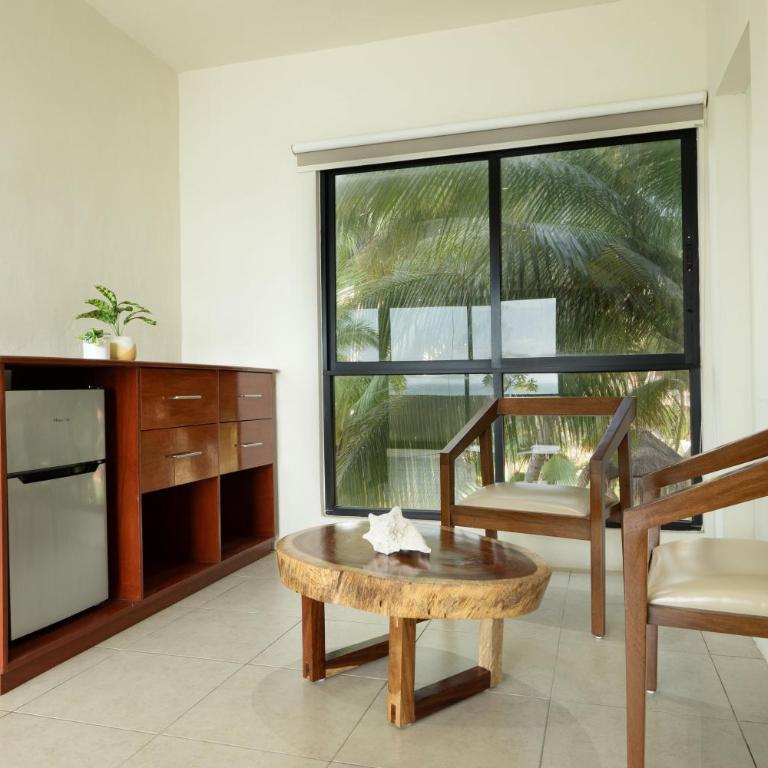 Cuxos Hotel Beachfront - King Room with Sea View - 11