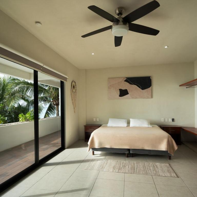 Cuxos Hotel Beachfront - King Room with Sea View - 12