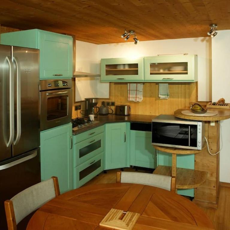 Très beau T3 en rez de jardin à 5 minutes de la station de Carroz - Appartement 2 Chambres - 10