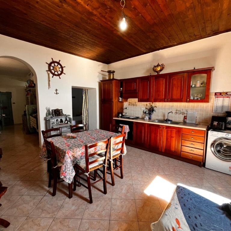 Filipp's Apartment Sea view - One-Bedroom House - 12