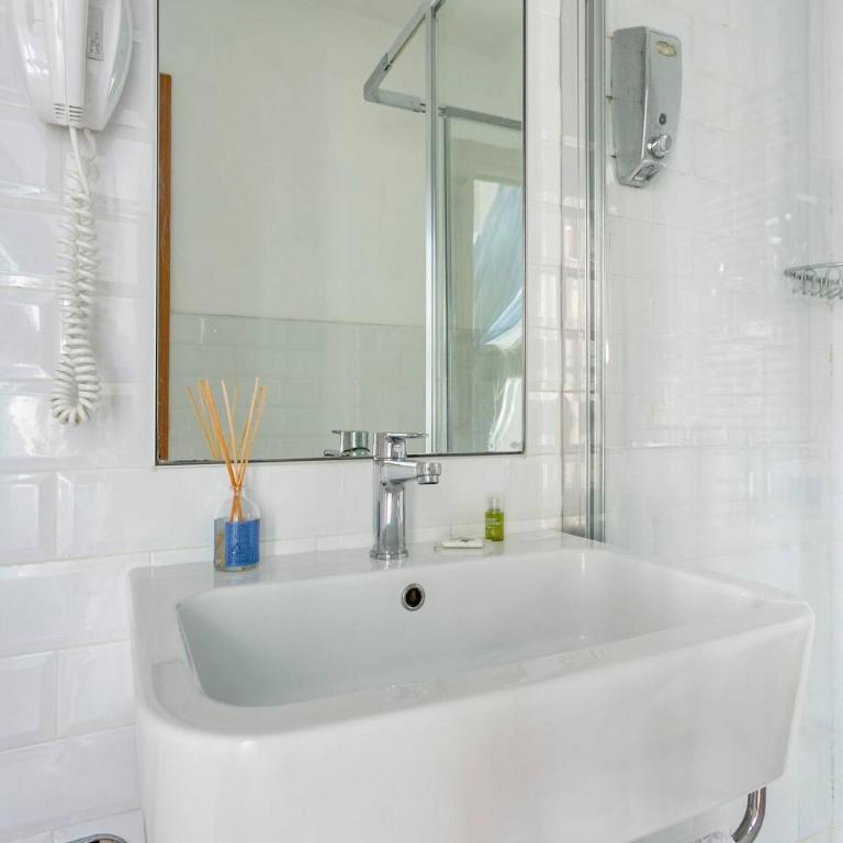 Retro Guest House - Camera Matrimoniale con Bagno Privato - 8