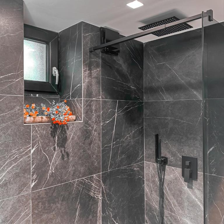 Rouge Romantic Jacuzzi Suite Palermo Centro - Suite con Vasca Idromassaggio - 29