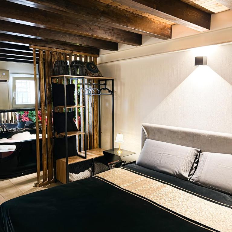 Rouge Romantic Jacuzzi Suite Palermo Centro - Suite con Vasca Idromassaggio - 32