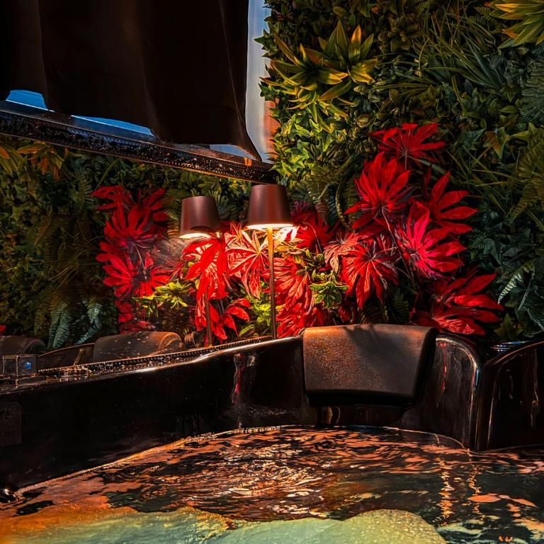Rouge Romantic Jacuzzi Suite Palermo Centro - Suite con Vasca Idromassaggio - 4