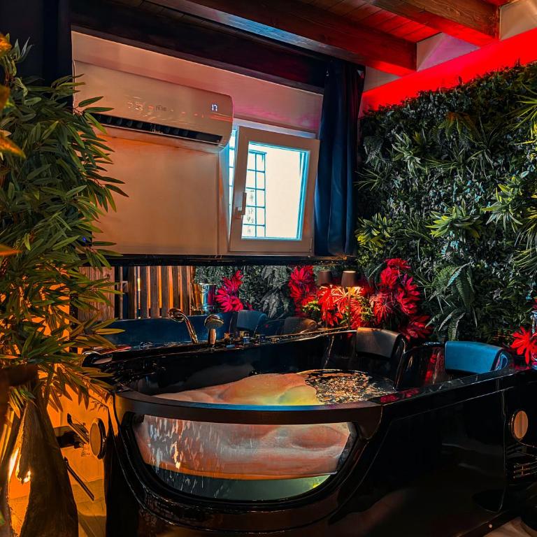 Rouge Romantic Jacuzzi Suite Palermo Centro - Suite con Vasca Idromassaggio - 3