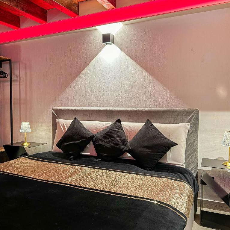Rouge Romantic Jacuzzi Suite Palermo Centro - Suite con Vasca Idromassaggio - 39