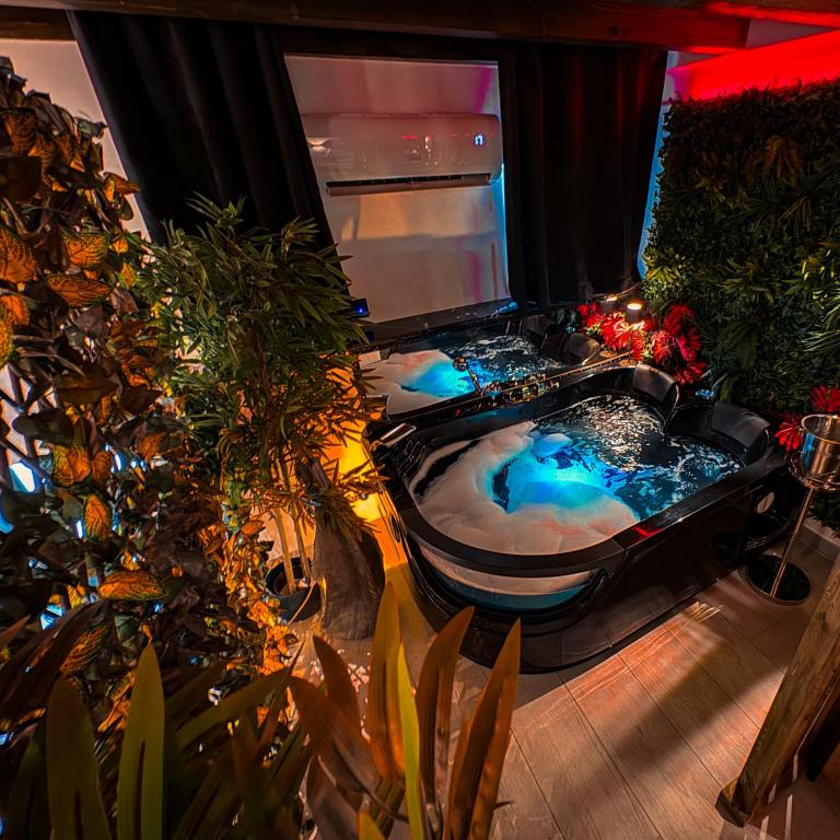 Rouge Romantic Jacuzzi Suite Palermo Centro - Suite con Vasca Idromassaggio - 1