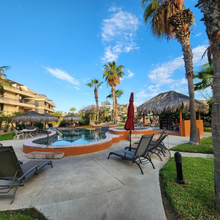 Beach Eateries Shops 10 min walk Golf view - One-Bedroom Apartment - 13
