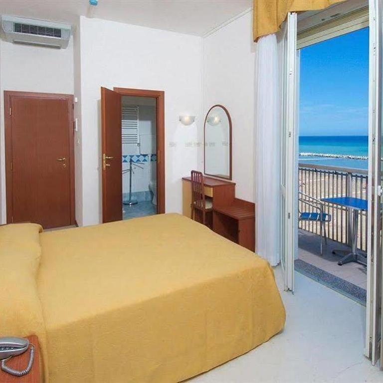 Hotel Carnaby - Camera Quadrupla con Vista Mare - 1