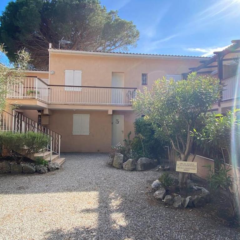joli appartement avec jardin - One-Bedroom Apartment - 12
