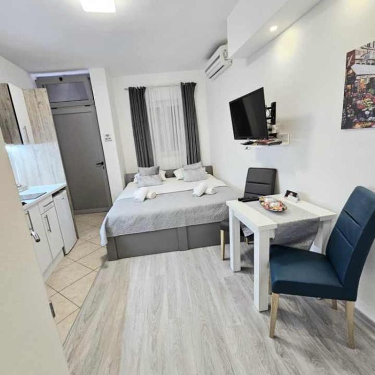 Cube Gray - One-Bedroom Apartment - 2