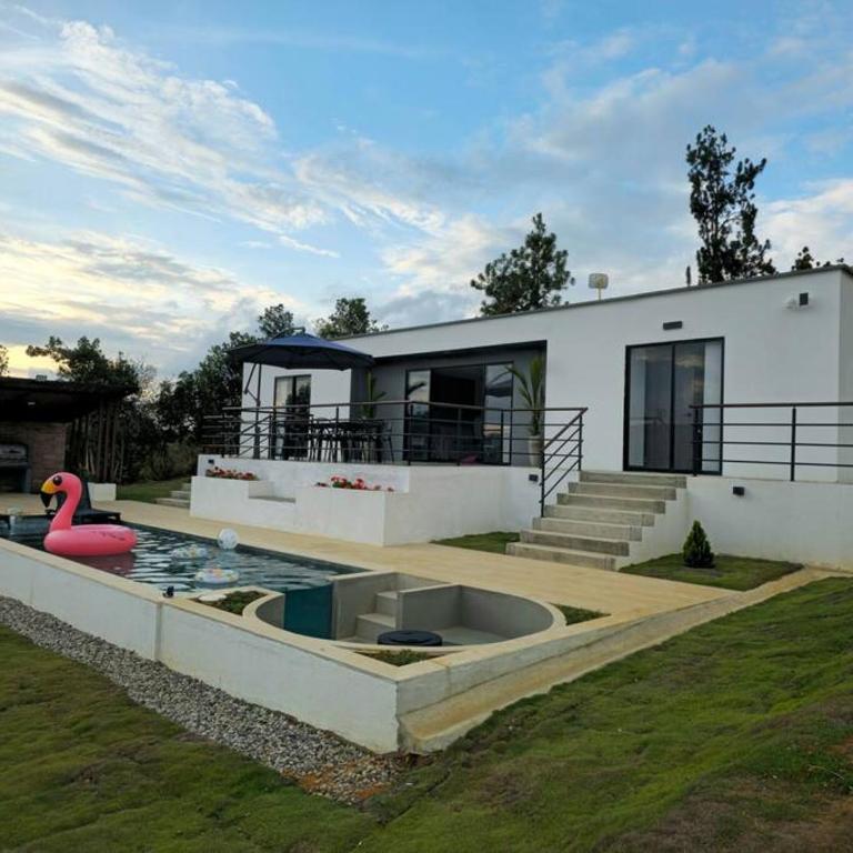 Villa moderna con una hermosa piscina, fogata y BBQ - Villa de 2 dormitorios - 16