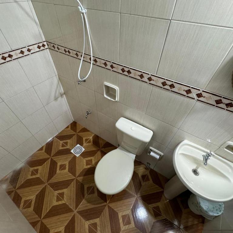 Habitación en el centro de asunción solo efectivo guaranies - Habitación Doble con baño privado - 5