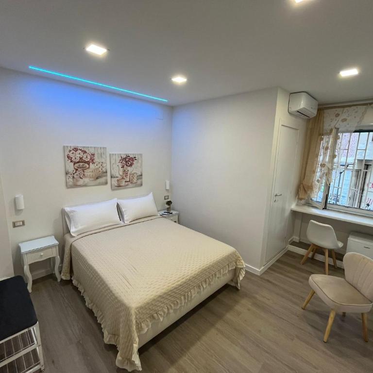 F Rooms Napoli Via Sementini - Camera Matrimoniale con Bagno Privato - 1