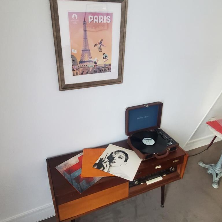 Guest room paris - R&M - Chambre Deluxe avec 2 Lits Queen-Size - 10