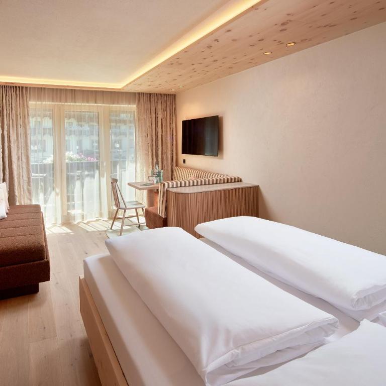 Hotel Neue Post - 4 Sterne Superior - Junior Suite (3 Erwachsene) mit Balkon - 1