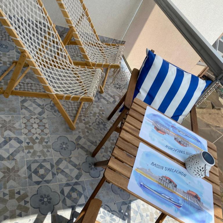 Aux pieds des plages, du port, de la piste cyclable et des commerces de proximité, un studio au dernier étage avec une vue panoramique sur le Bassin d'Arcachon, entièrement rénové, dans une résidence avec piscine - Studio with Balcony - 19