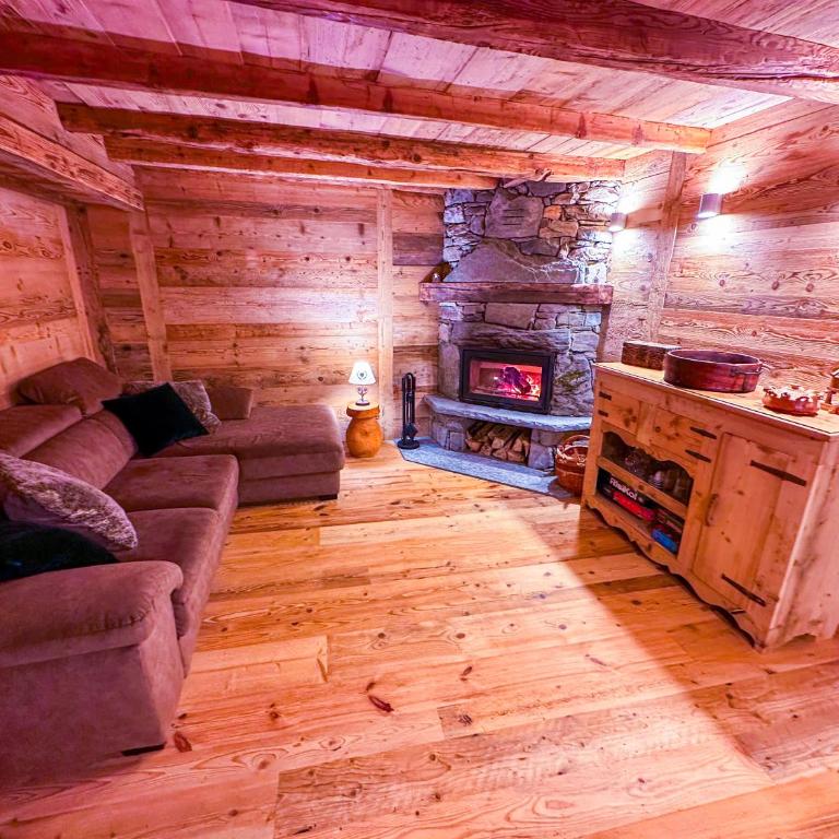 JOIVY Modern family chalet with stunning mountain views - Three-Bedroom Apartment with Montain View - 2