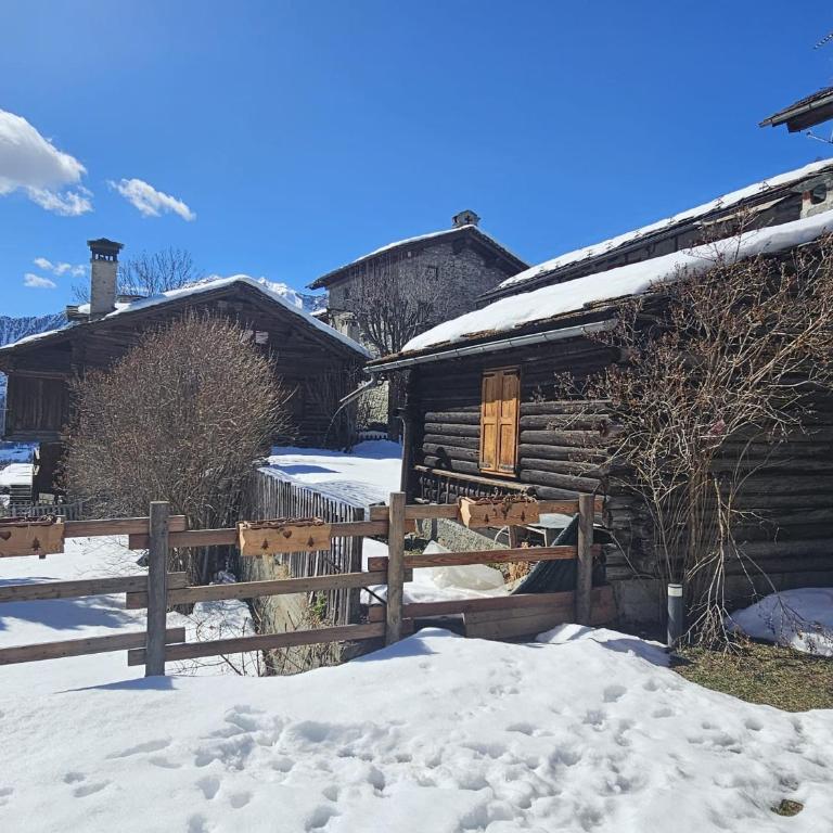 JOIVY Modern family chalet with stunning mountain views - Three-Bedroom Apartment with Montain View - 5