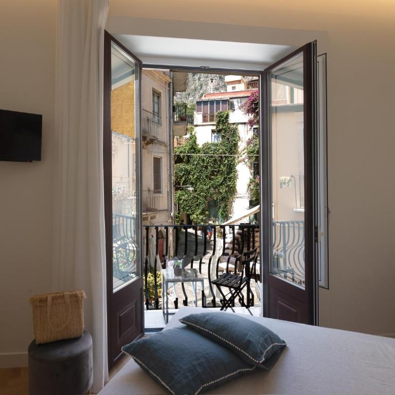 Maia Flora Taormina Apartments - Three-Bedroom Apartment - 38