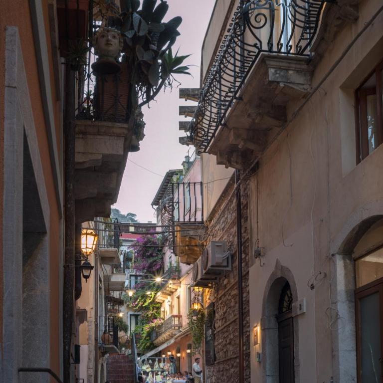 Maia Flora Taormina Apartments - Three-Bedroom Apartment - 45