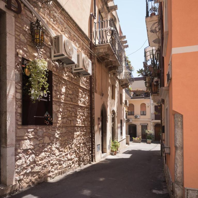 Maia Flora Taormina Apartments - Three-Bedroom Apartment - 52