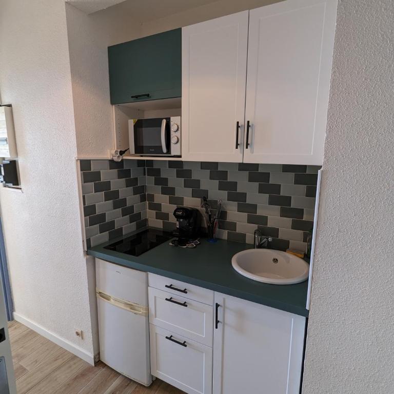 Studio 19m2 classé 1, vue sur étang de Thau, 200m des cures, 2eme Étage sans ascenseur - Appartement 1 Chambre - 21