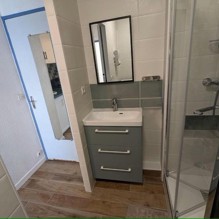 Studio 19m2 classé 1, vue sur étang de Thau, 200m des cures, 2eme Étage sans ascenseur - Appartement 1 Chambre - 25
