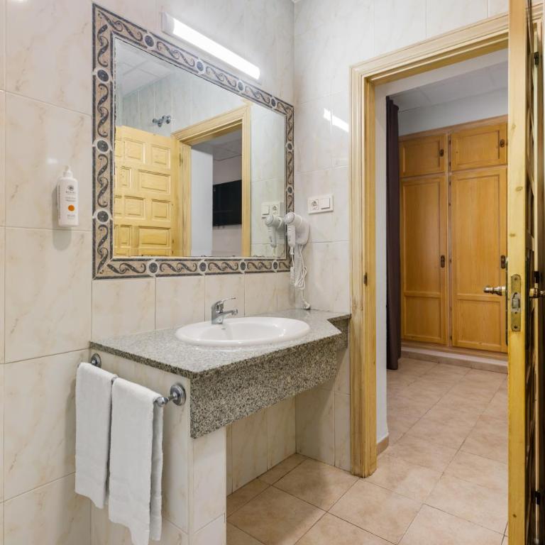 Vas Málaga Ciudad - Habitación Doble - 2 camas - 3