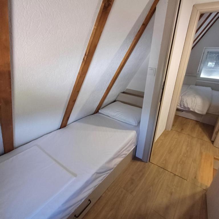 Mountain Oasis - Vacation Home - 10