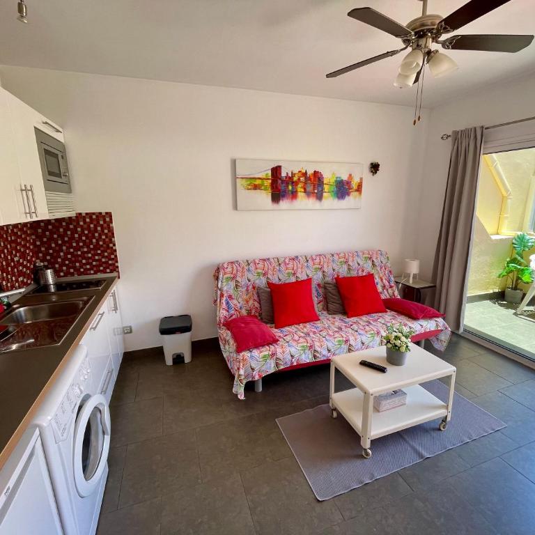 Cozy and sunny apartment with everything you need, Great location - One-Bedroom Apartment - 6