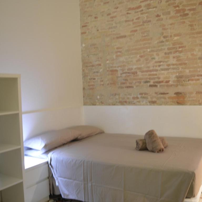 Barcelona Classic Plaza Real Apartments - Three-Bedroom Apartment - 14