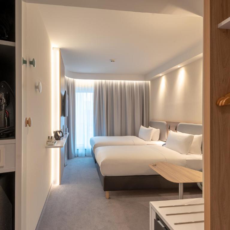 Holiday Inn Express - MUNICH NORTH by IHG - Corner Standard Twin Room with Sofa Bed - 2