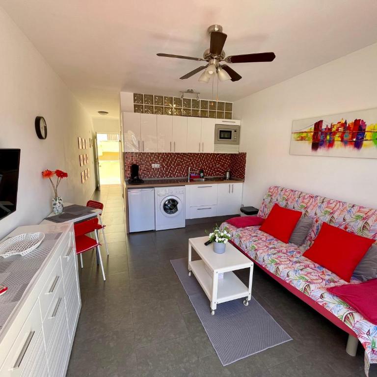 Cozy and sunny apartment with everything you need, Great location - One-Bedroom Apartment - 2