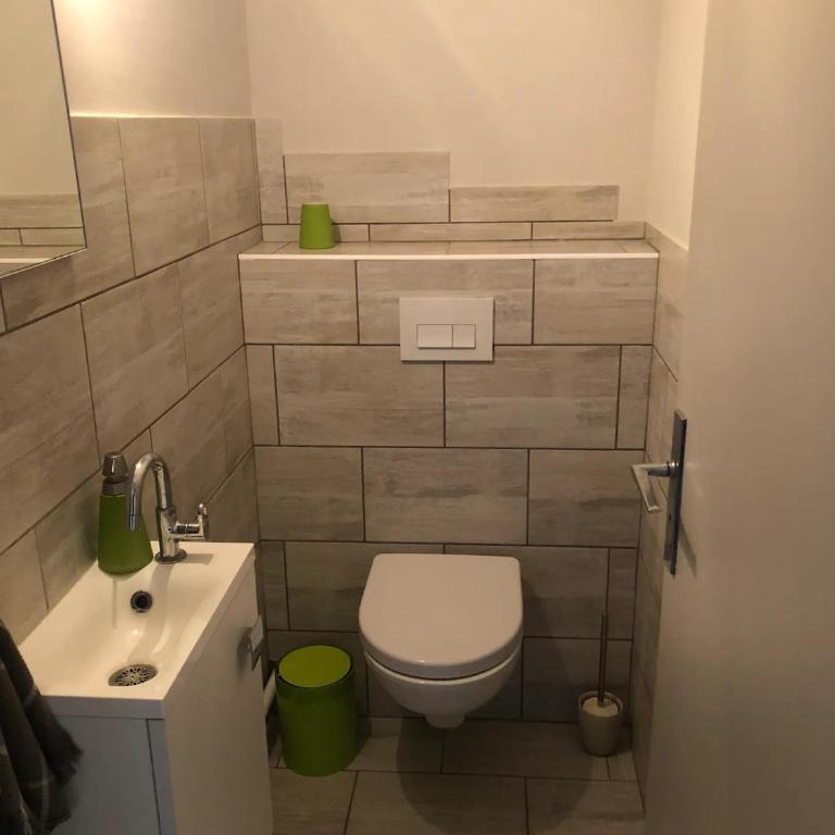 Chambre à Marseillan Plage - Chambre Double avec Salle de Bains Commune - 2