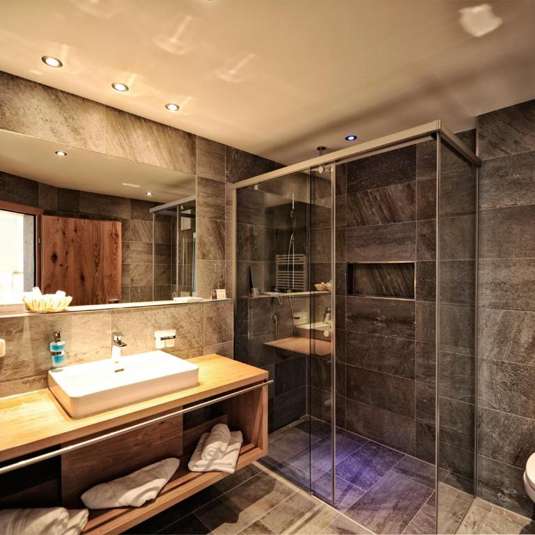 Hotel Dorfstadl - Deluxe Apartment mit 3 Schlafzimmern - 1