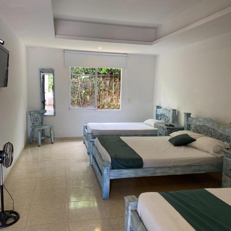 hotel turqueza inn - Habitación Cuádruple Estándar - 2