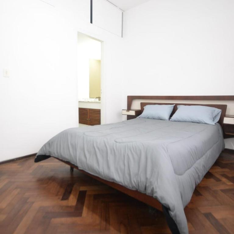 departamento hasta 8 pesonas frente a plaza Colon cento estacionamiento - Three-Bedroom Apartment - 11