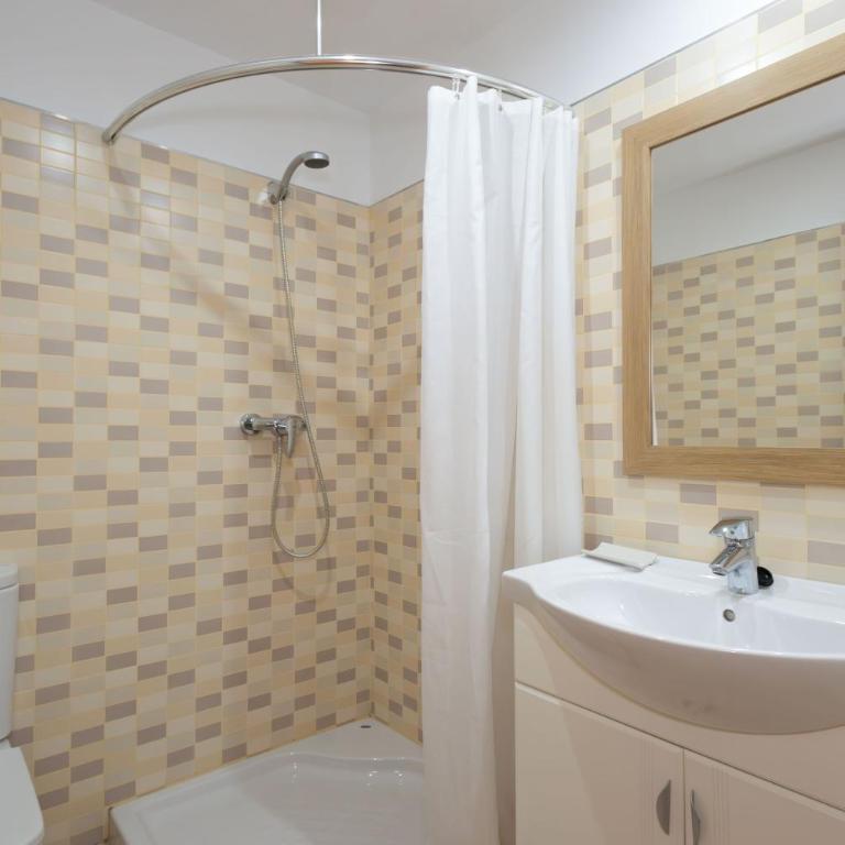 Golden Gardens, ground floor apartment with large terrace, smart TV, fibre internet, parking - Apartamento de 2 dormitorios - 19