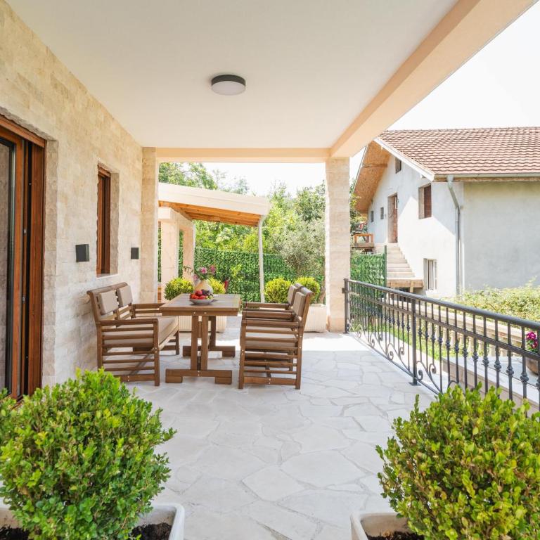 Bradasevic Apart Resort Tivat lux - Deluxe Apartment - 18