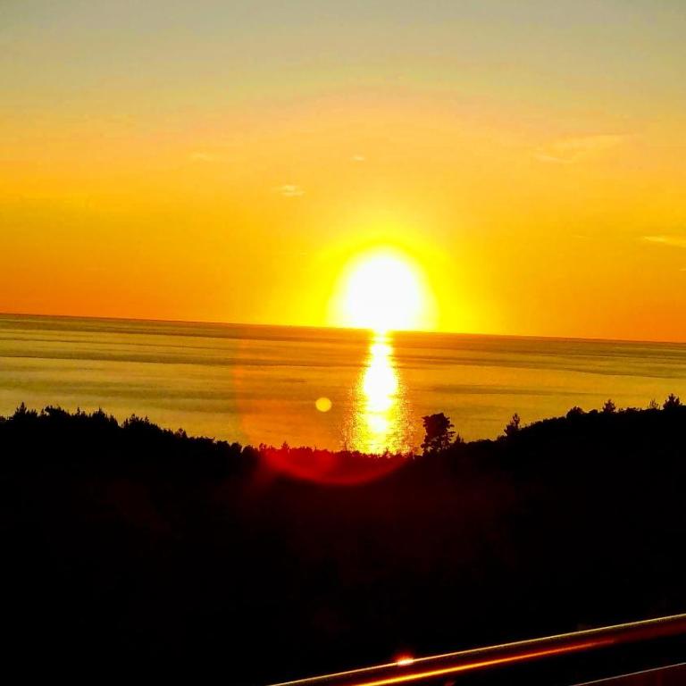 Romantic Hillside Escape Sea View and Infinity Pool - Apartman s 1 Spavaćom Sobom, Balkonom i Pogledom na More - 17