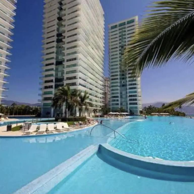 Peninsula Condo on 10th Floor - Villa - 2