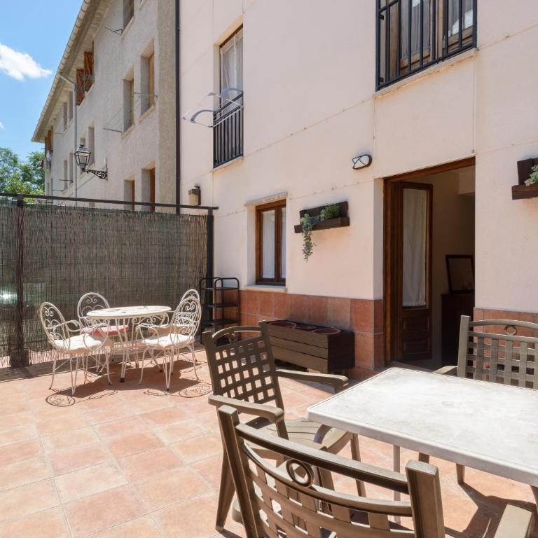 Amplio apartamento de montaña con terraza y WiFi - Two-Bedroom Apartment - 12