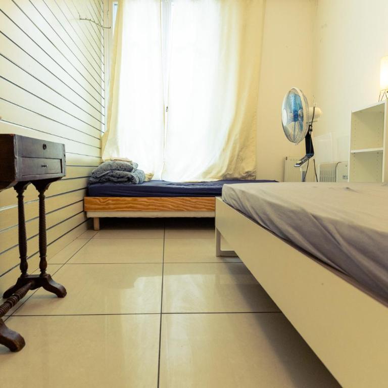 Korean Style Minbak Number Two PARIS - Chambre Double ou Lits Jumeaux avec Salle de Bains Commune - 3