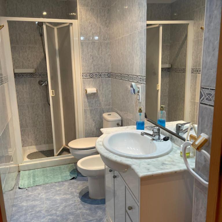 Casa JUANES - Three-Bedroom House - 11