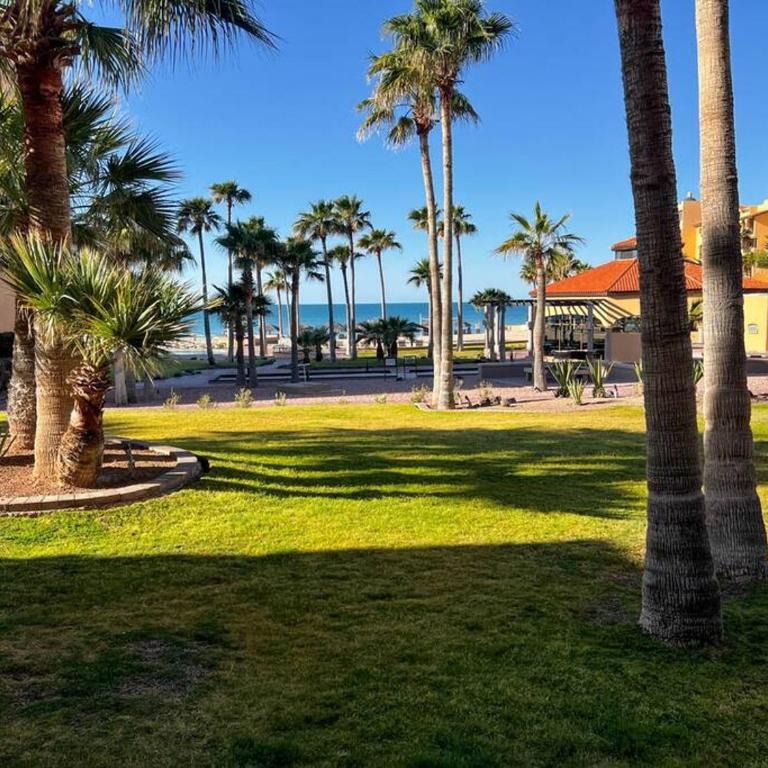 Sandy Beach Princesa D107 Ocean Front Resort - Two-Bedroom Apartment with Sea View - 4