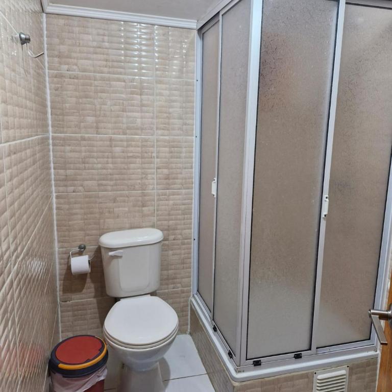 Hostal Flores del Sur - Quadruple Room with Private Bathroom - 4