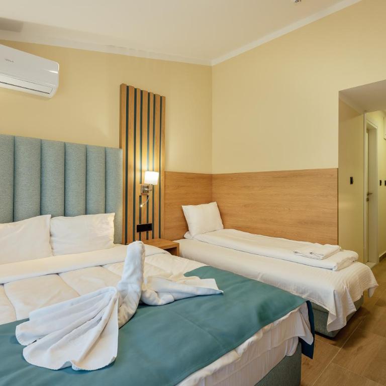 HOTEL TALIA - Superior Triple Room - 8