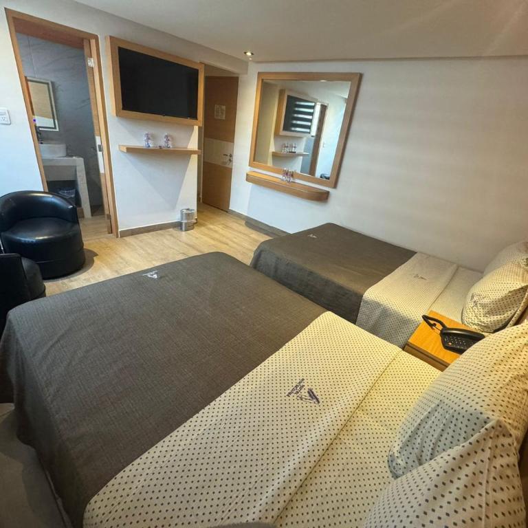 Hotel Moctezuma La Villa - Twin Room with Private Bathroom - 4