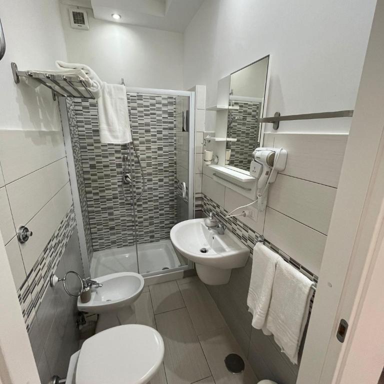 F.Rooms Napoli - Large Double or Twin Room - 2